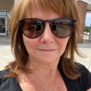 Meet your Posher, Debbie